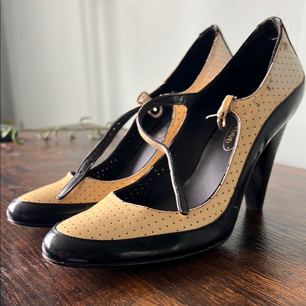 Vintage Black and Tan Women's Heels